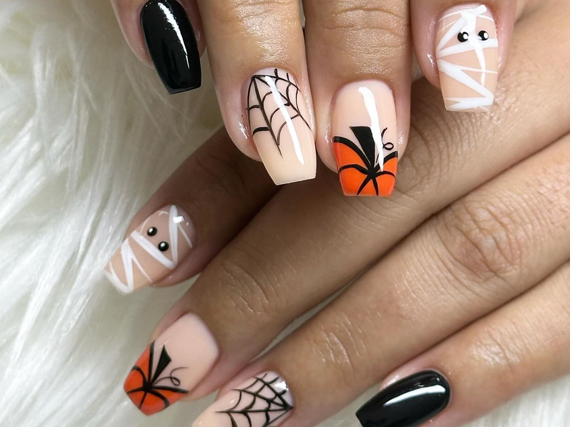 Black Nail Art Ideas for Halloween 2024
