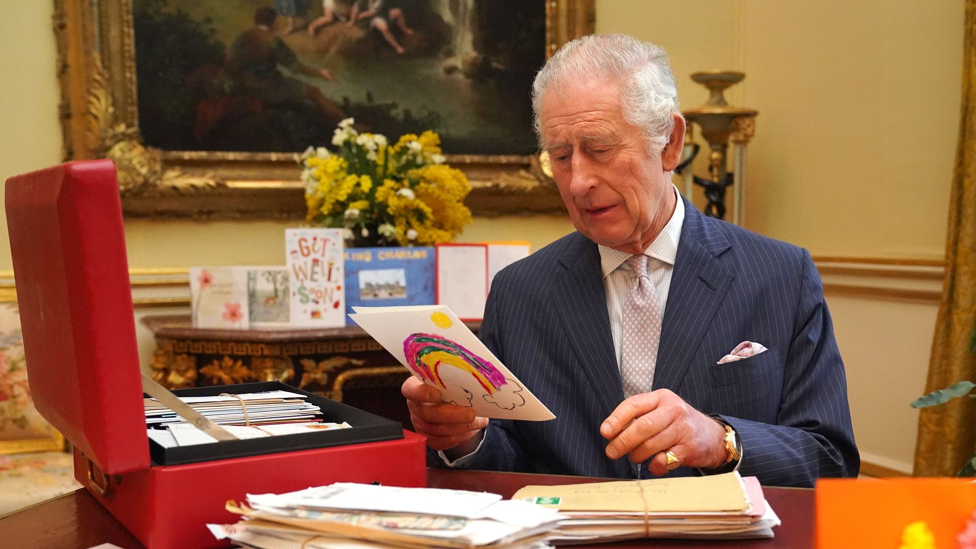 The King receives two different red boxes during the week, a small one during the week and a larger one for weekends