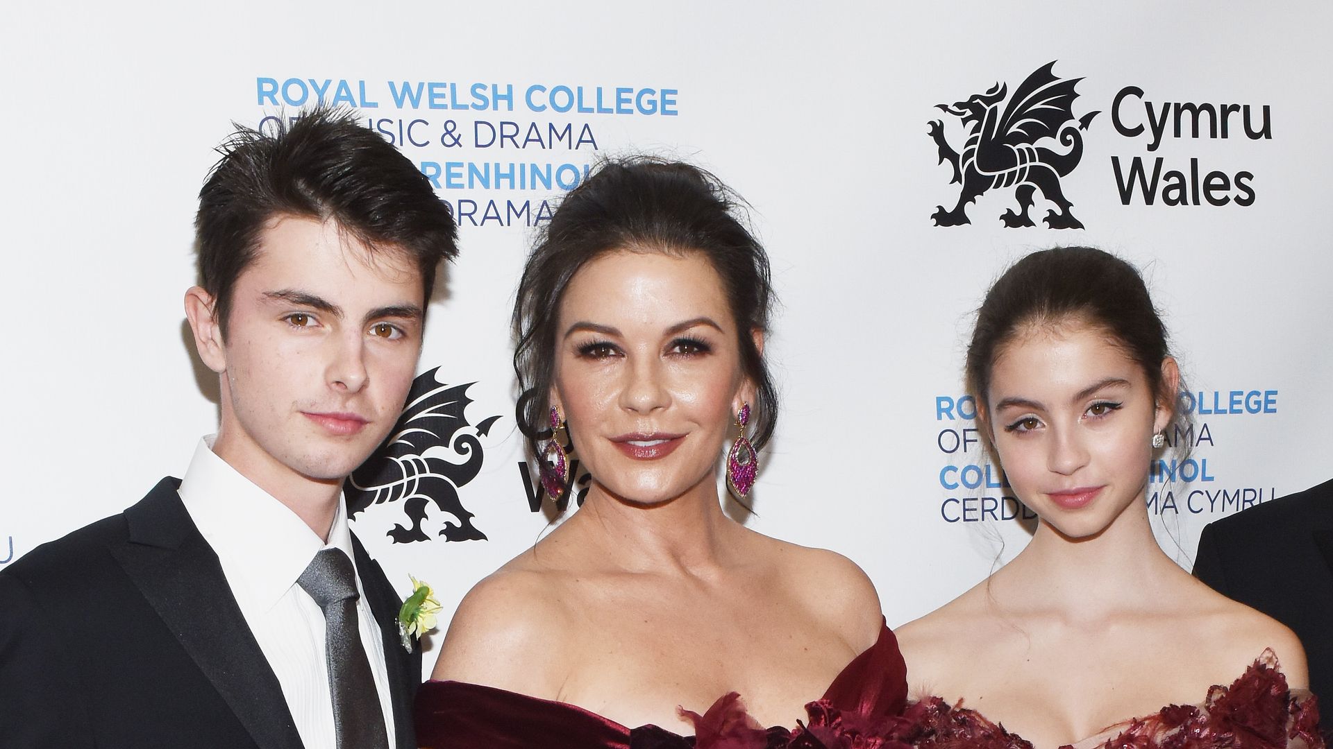  Dylan Michael Douglas,  Catherine Zeta-Jones and Carys Zeta Douglas