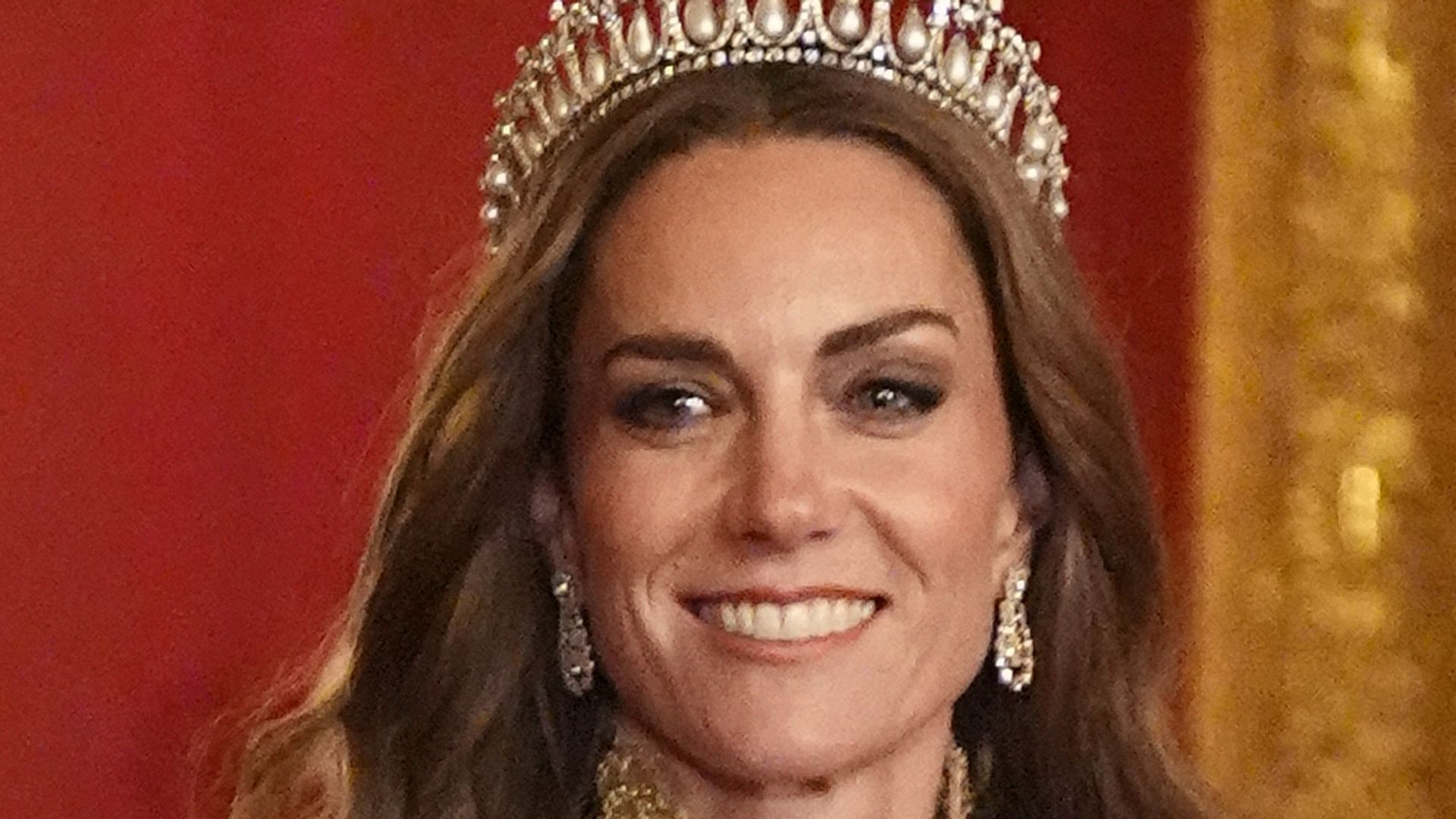 Princess Kate's mermaid hair cascades down her back in 'behind-the-scenes' banquet photo