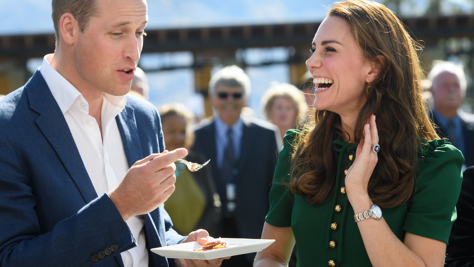 KELOWNA , CANADA - SEPTEMBER 27:  (NO UK SALES FOR 28 DAYS) Prince William, Duke of Cambridge and Catherine, Duchess of Cambridge sample Indian food cooked by Vikram Vij at
visit Mission Hill Winery on September 27, 2016 in Kelowna, Canada.  (Photo by Pool/Sam Hussein/WireImage)