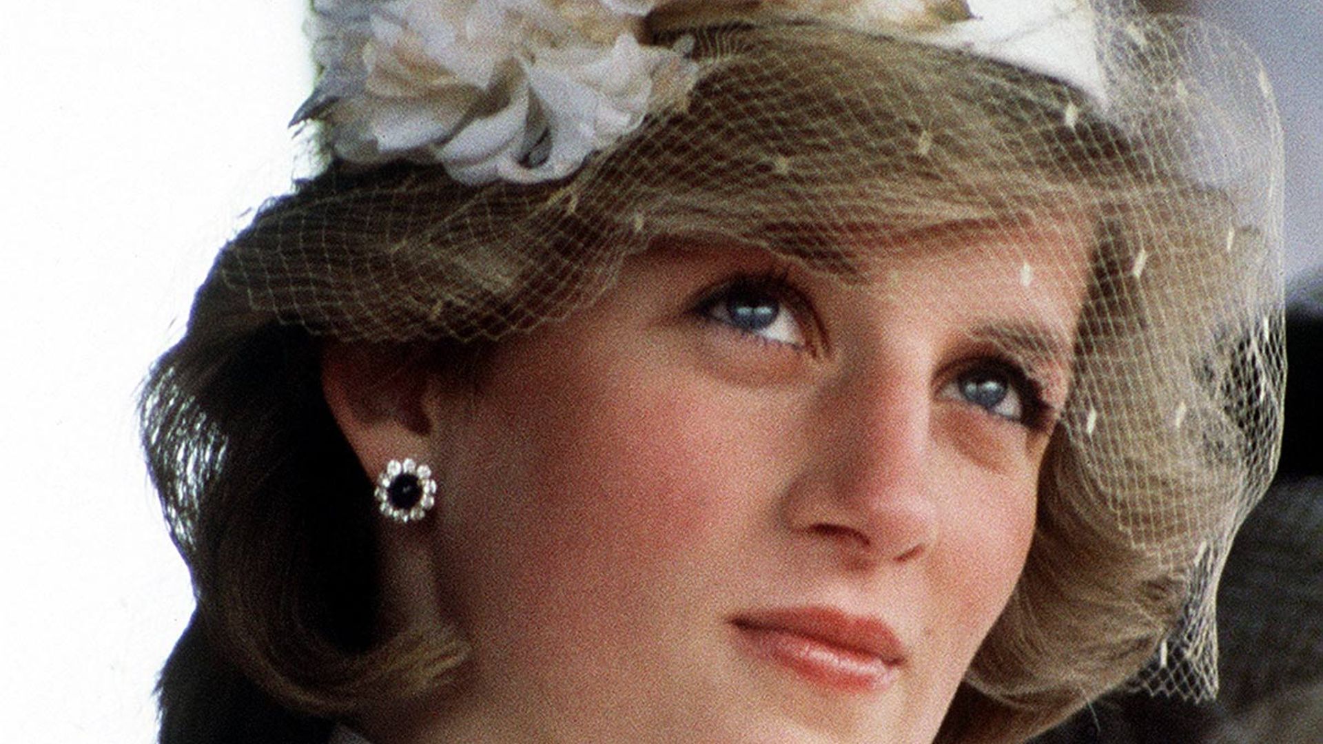 princess diana wears hat