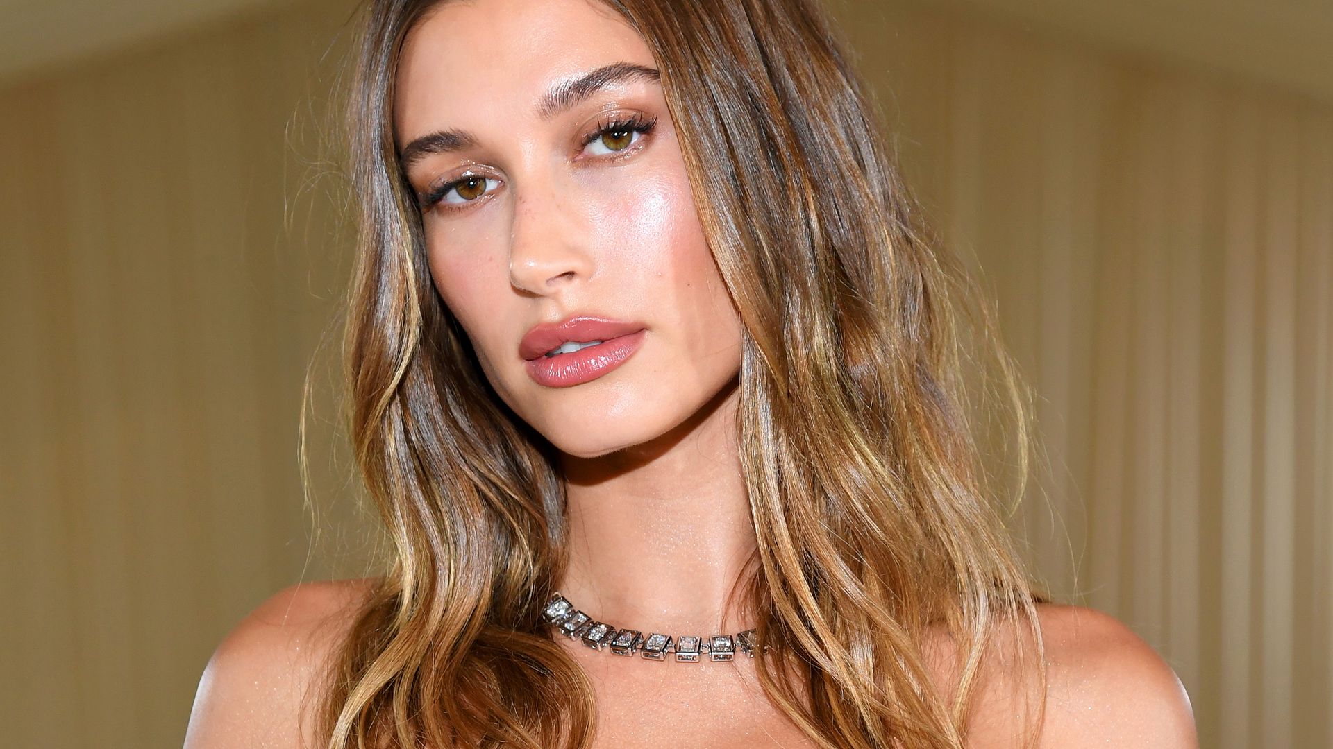 NEW YORK, NEW YORK - SEPTEMBER 13: Hailey Bieber attends The 2021 Met Gala Celebrating In America: A Lexicon Of Fashion at Metropolitan Museum of Art on September 13, 2021 in New York City. (Photo by Kevin Mazur/MG21/Getty Images For The Met Museum/Vogue)