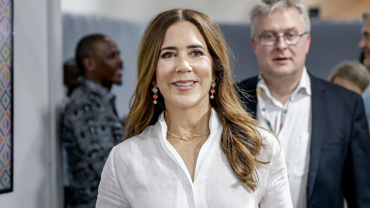 Queen Mary shows off her moves in Brazil - watch