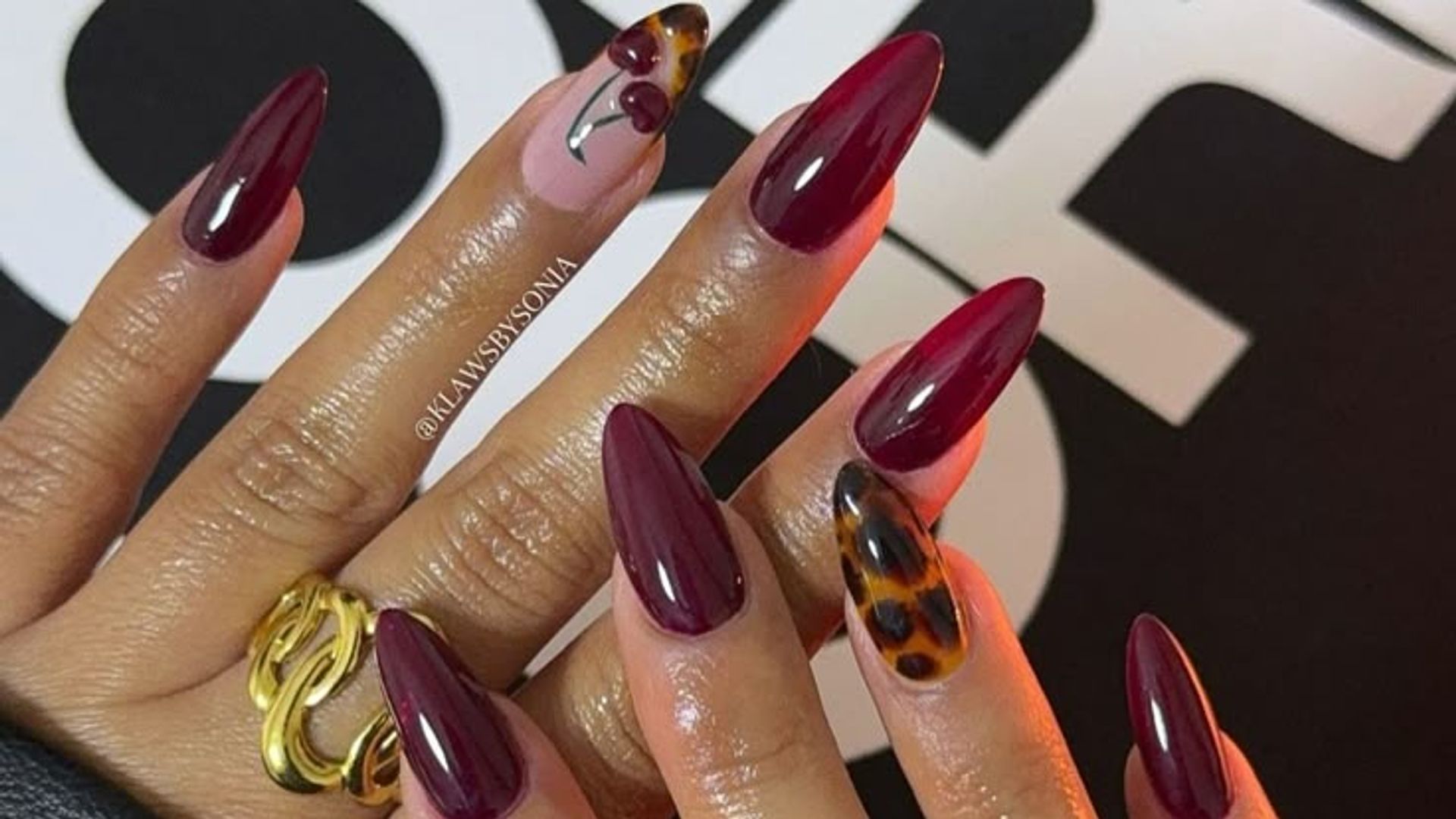 Maroon Short Nails Shine in 2025