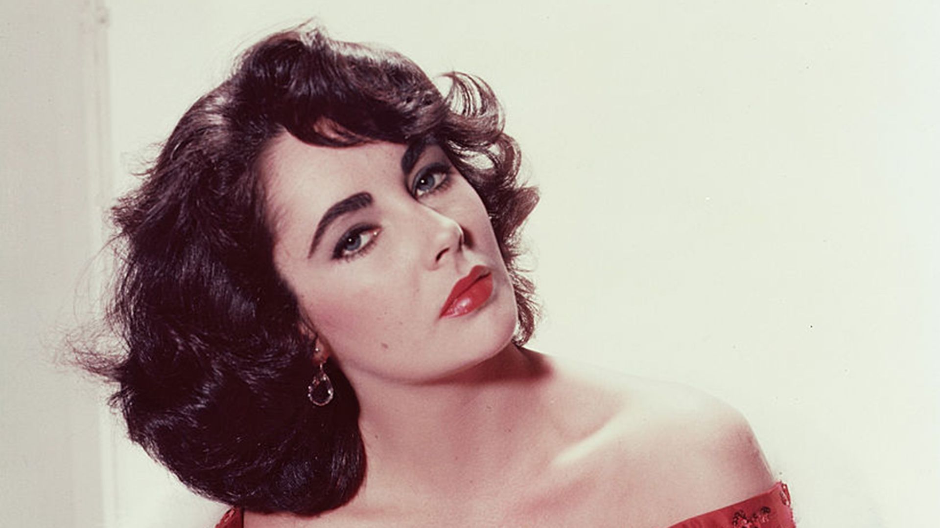Elizabeth Taylor - Biography | HELLO!