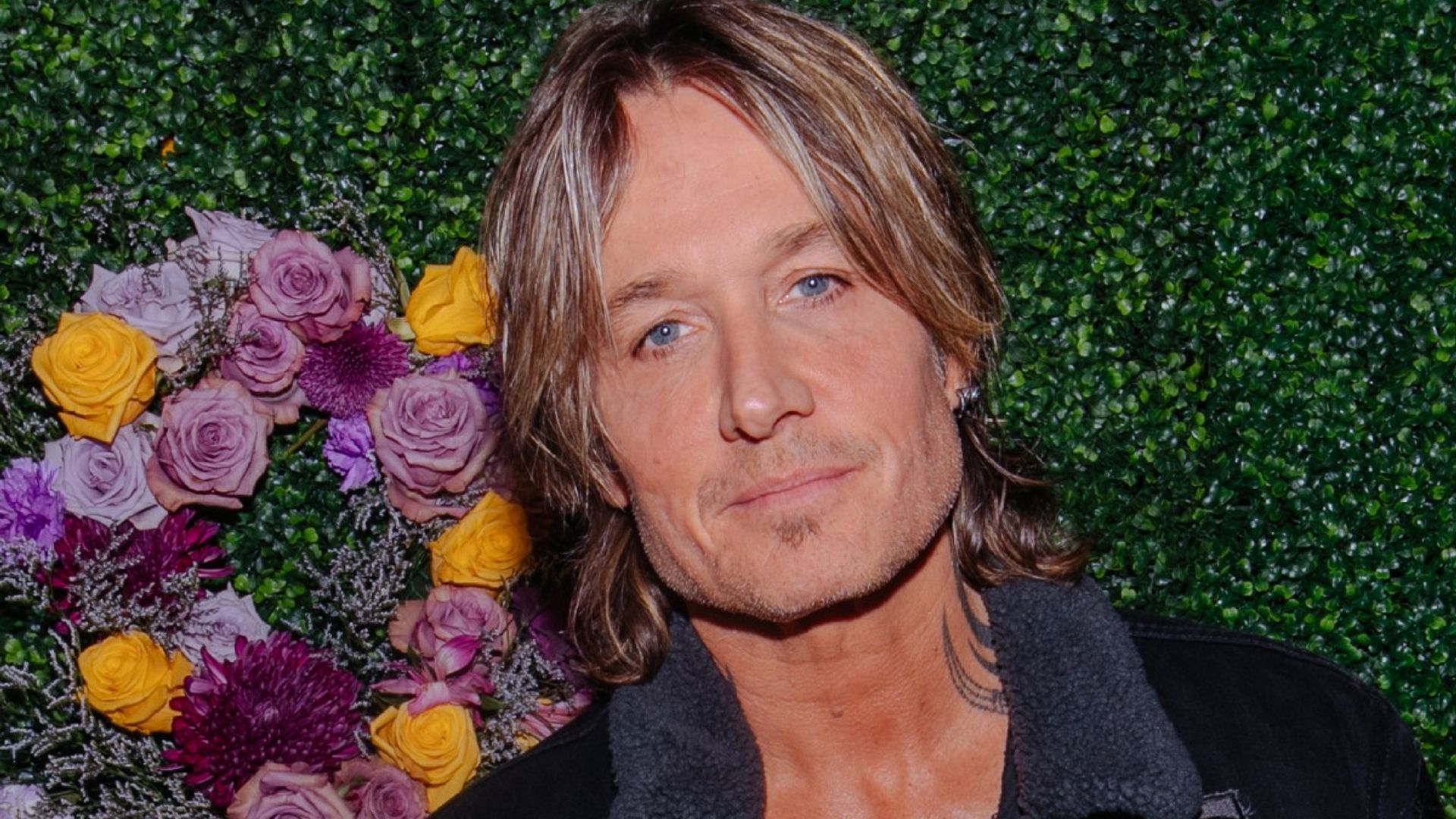Keith Urban pays heartbreaking live tribute after sad death | HELLO!