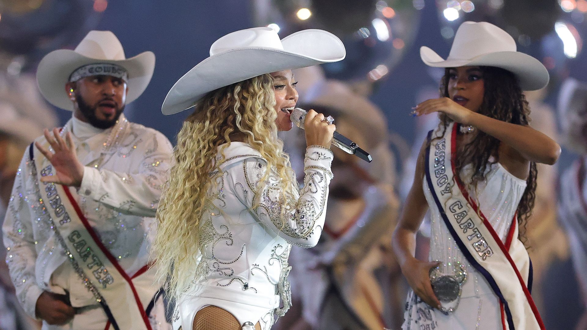 beyonce blue ivy christmas day halftime show performance nfl