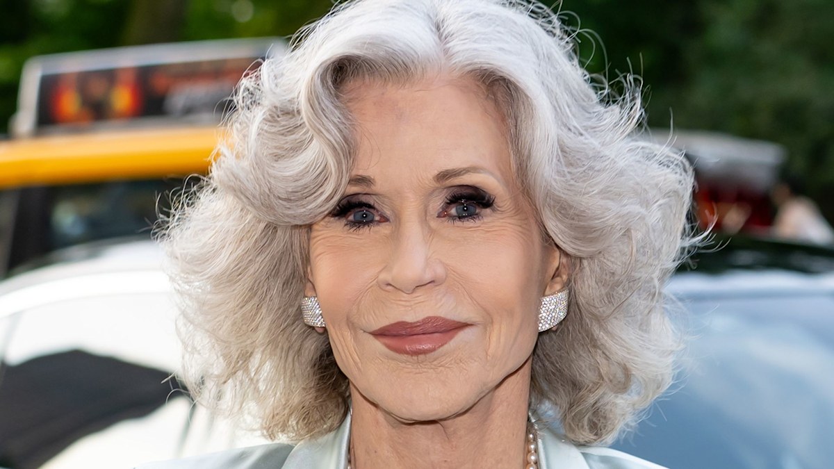 Jane Fonda, 87, looks incredible in fire red pantsuit during celebratory night out with Jamie Lee Curtis Jane Fonda, 87, looks incredible in fire red pantsuit during celebratory night out with Jamie Lee Curtis