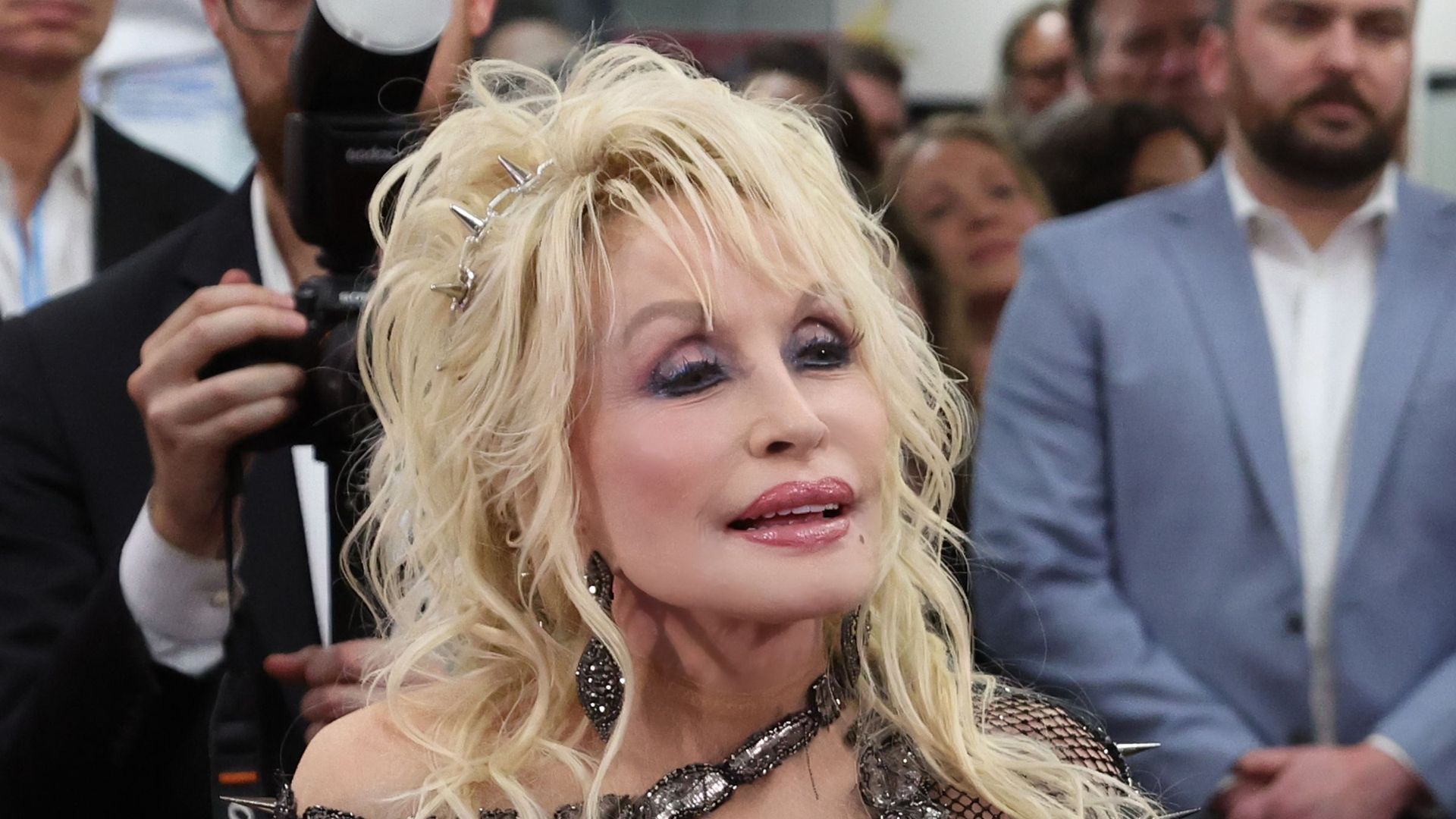 Urgente! Onde Dolly Parton está se recuperando de problemas de saúde? Detalhes Chocantes!