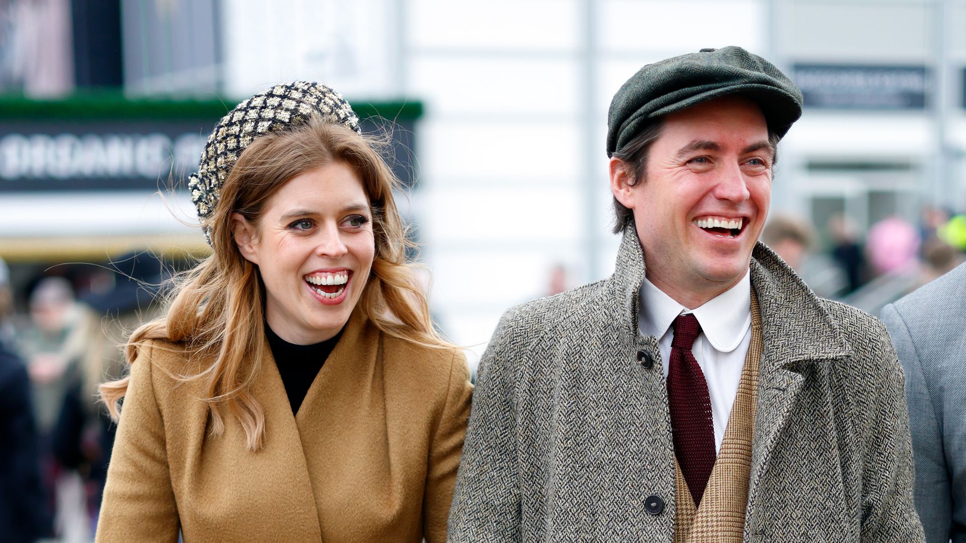 hellomagazine.com - Rachel Avery - Princess Beatrice's husband unveils epic cinema room with never-ending sofa