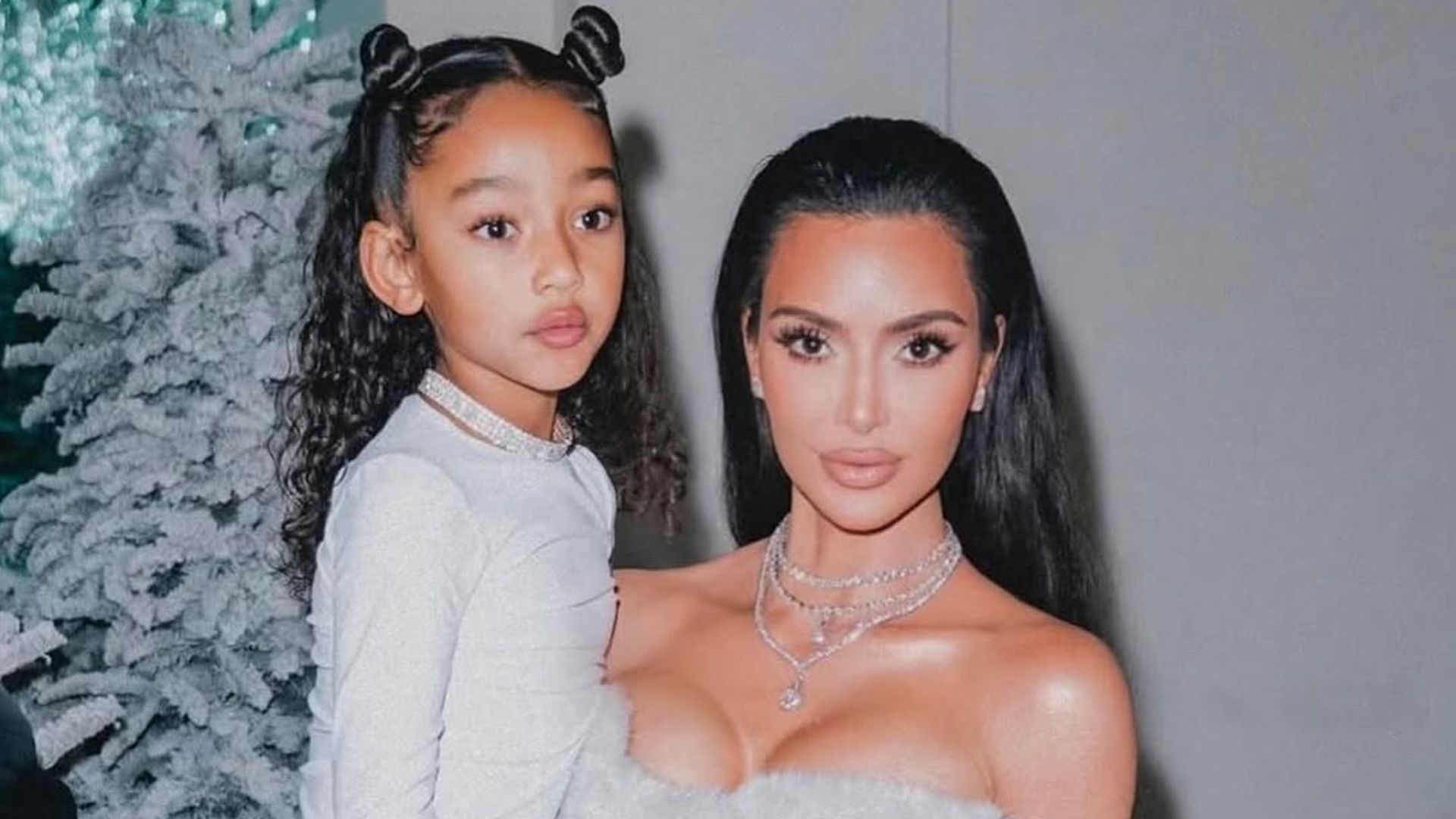 希少号　LOVE KIM KARDASHIAN knye west 希少号 LOVE KIM KARDASHIAN knye wesw Kanye West on loving