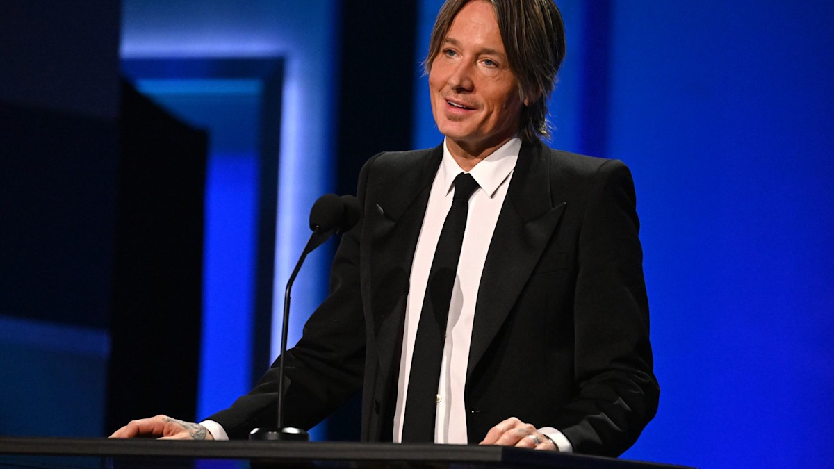 Keith Urban announces time away from wife Nicole Kidman and two teen daughters Sunday and Faith | HELLO!