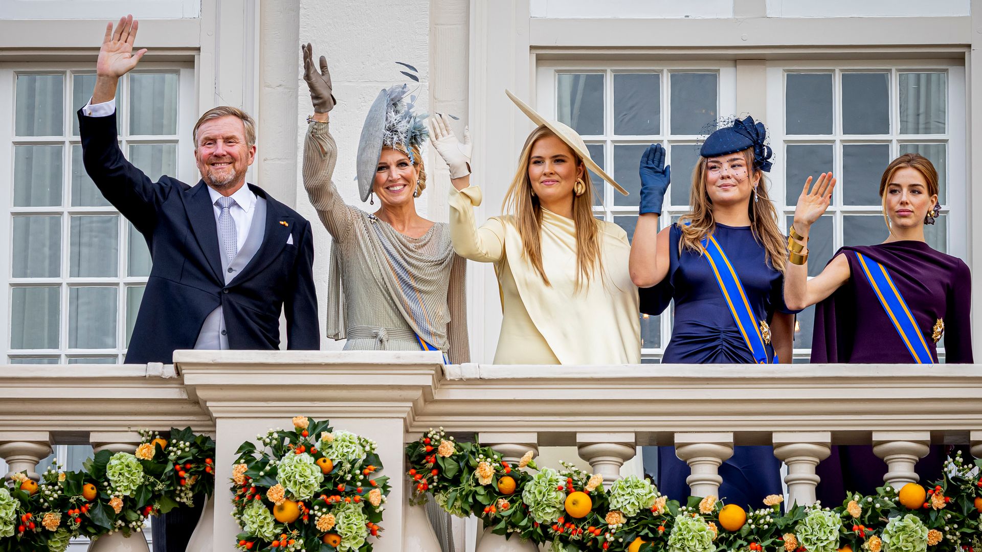 King Willem-Alexander, Queen Maxima, Princess Catharina-Amalia, Princess Ariane and Princess Alexia waving