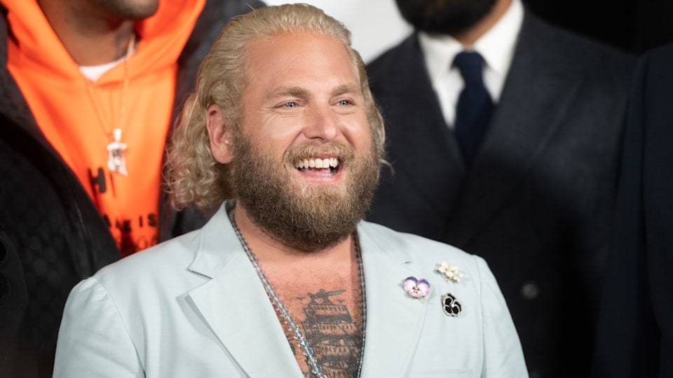 Qizlar va ularning yalangoch mushuklari