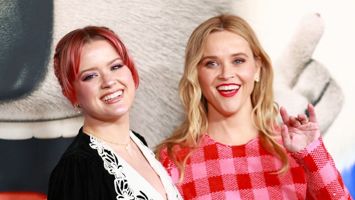 Reese Witherspoon’s tattooed daughter stuns in strapless dress alongside famous mom on special day Reese Witherspoon’s tattooed daughter stuns in strapless dress alongside famous mom on special day