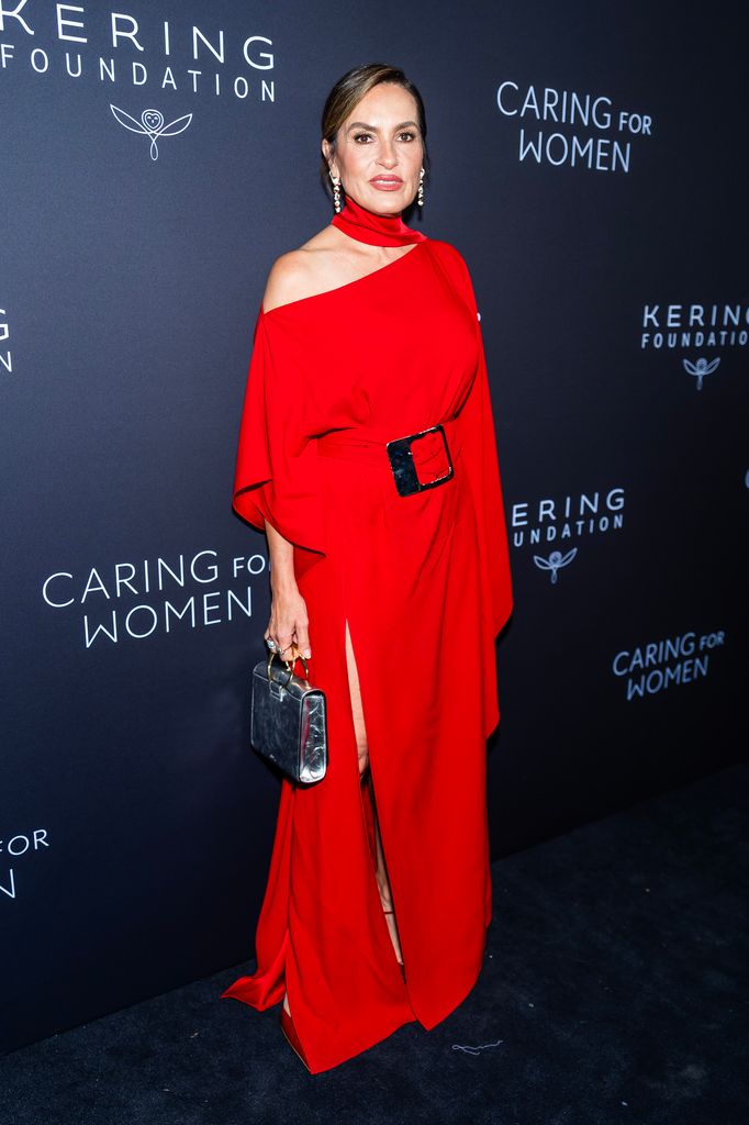 Foto Mariska Hargitay Red Dress NYFW