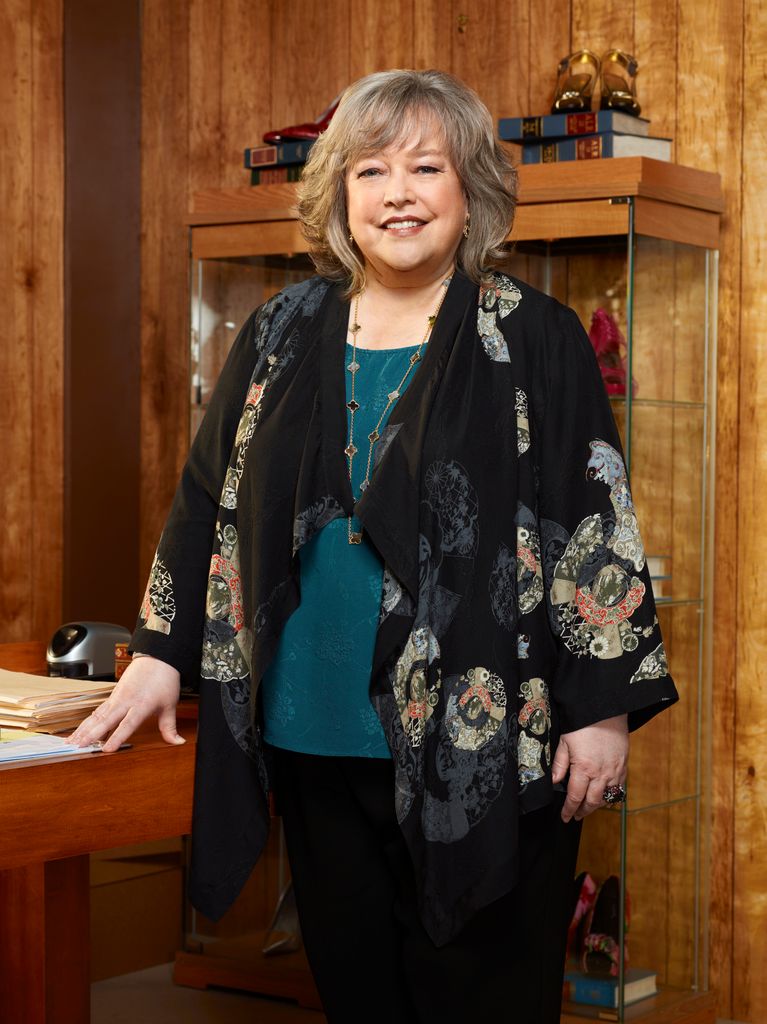 Kathy Bates sebagai Harrriet Korn dalam Hukum Harry pada 2010