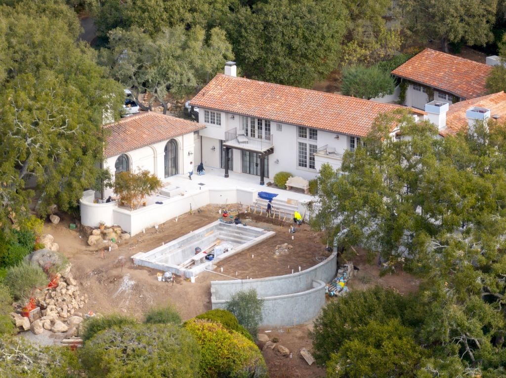 Aerial views of Jennifer Aniston's Montecito mansion, purchased from Oprah for $14.8 million.