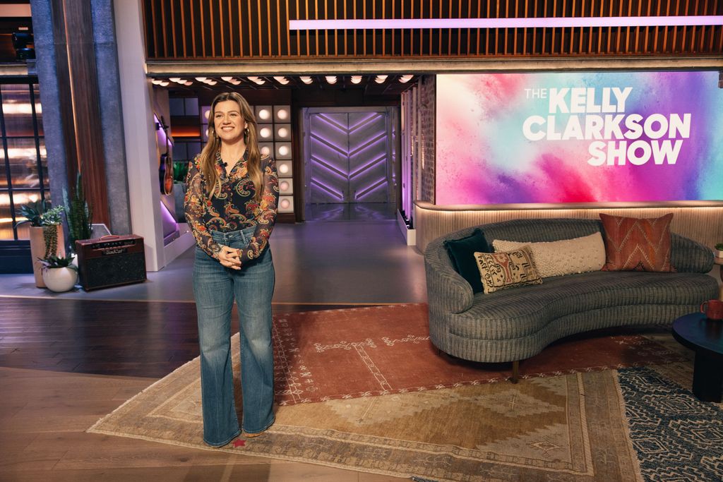 Kelly Clarkson di lokasi syuting acara bincang-bincangnya