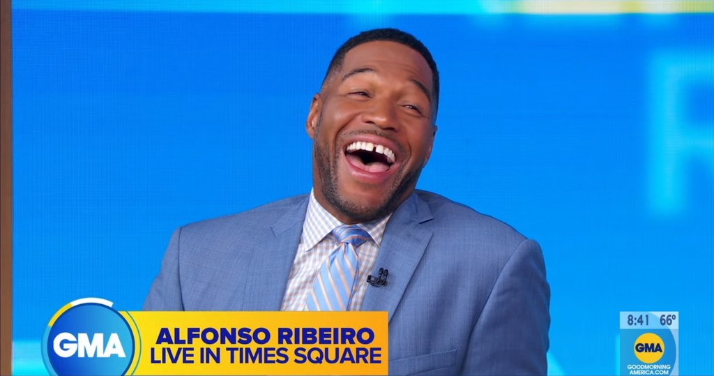 michael strahan laughing on gma 