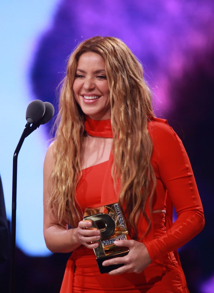 shakira red dress 