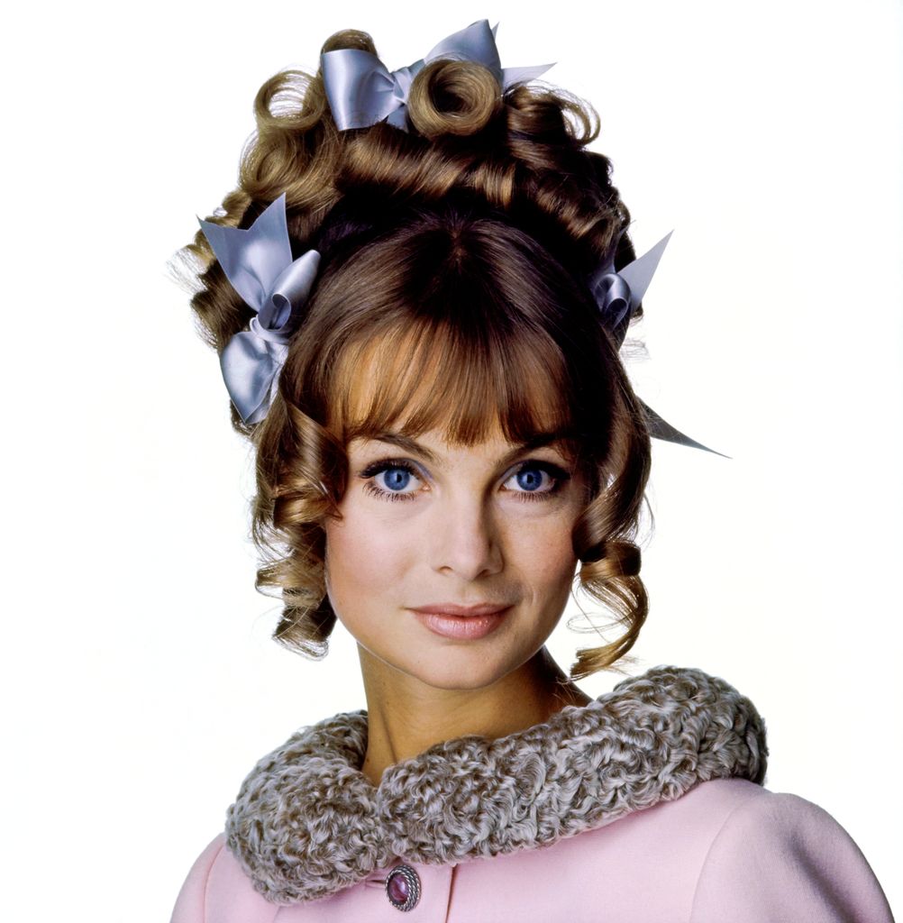 Jean Shrimpton posing