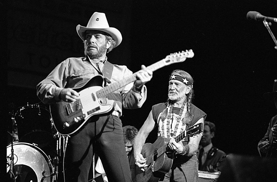 Willie Nelson, 93, recalls 10 days he tried a healthy lifestyle: ‘It was horrible’ – HELLO! Magazine