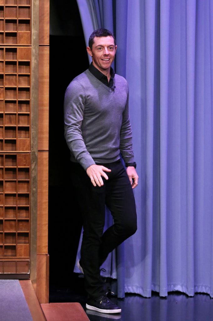 Rory McIlroy dengan jumper abu -abu dan celana hitam di pertunjukan Jimmy Fallon