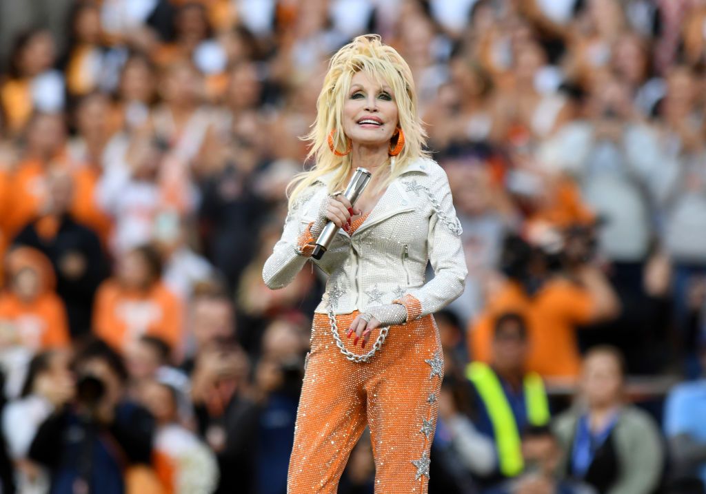 Dolly Parton sings in Tennessee