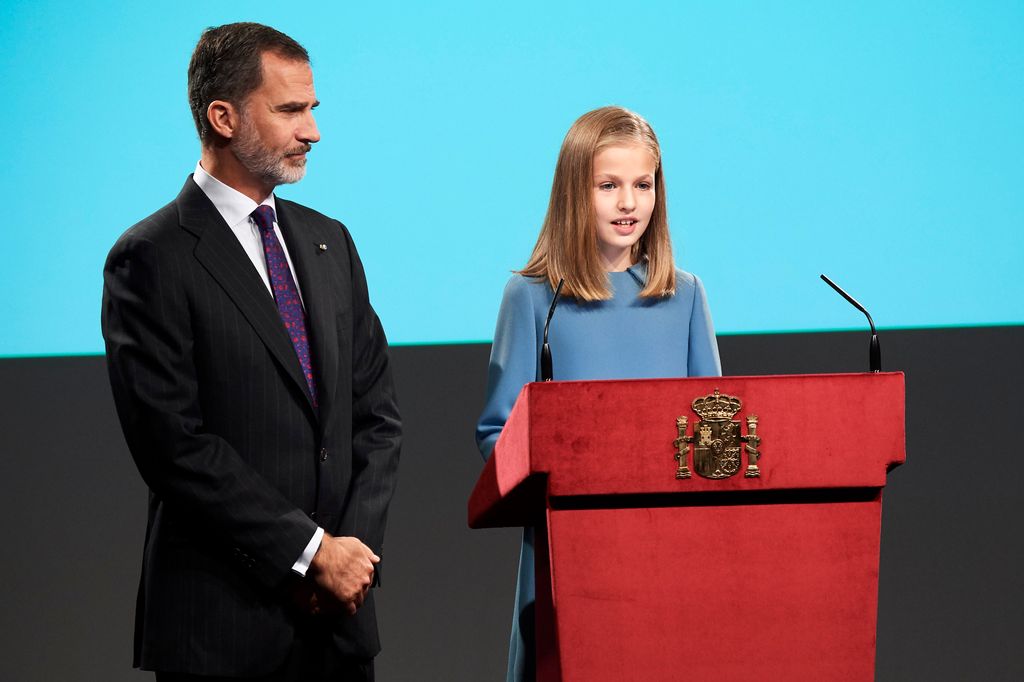 MADRID, SPAIN - OCTOBER 31:  King Felipe VI of Spain and Princess Leonor of Spain attend the reading of the Spanish Constitution for the 40th anniversary of its approval by the Congress at the Cervantes Institute on October 31, 2018 in Madrid, Spain.  (Photo by Carlos Alvarez/Getty Images)