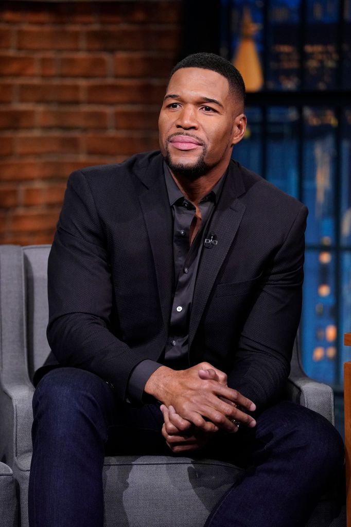 Michael Strahan suit talk show smerk