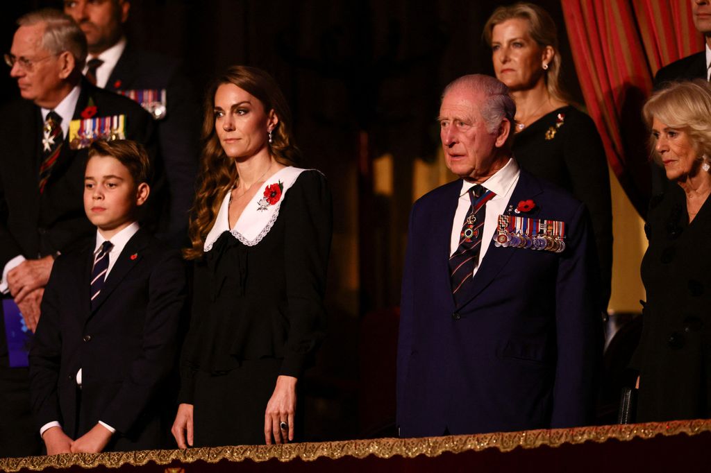 Pangeran George, Kate Middleton dan Raja Charles di kotak kerajaan untuk Festival of Remembrance