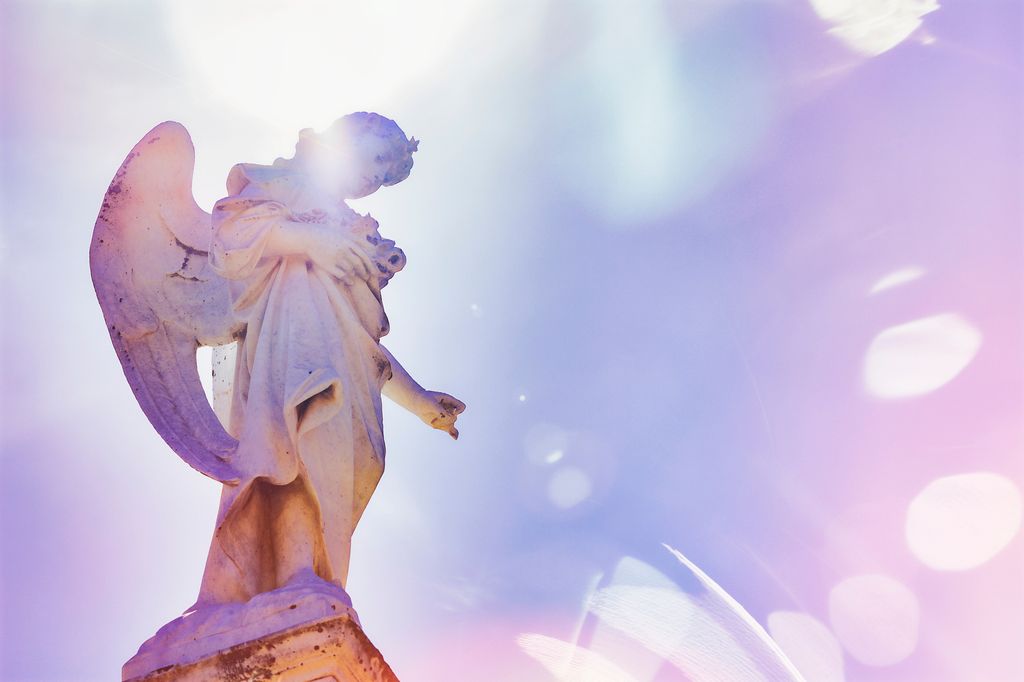 A statue of an angel