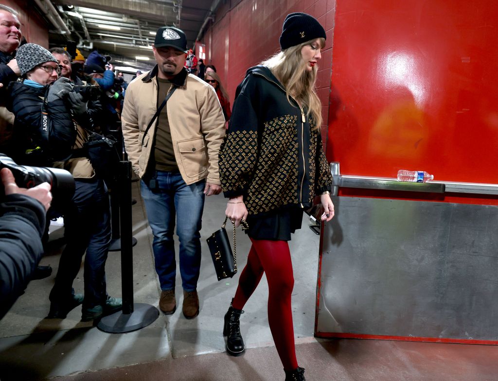 Taylor Swift with security detail protecting celebrity from stalkers and harassment