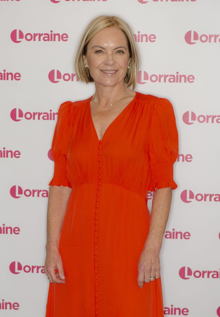 Mariella frostrup dalam gaun merah di lorraine