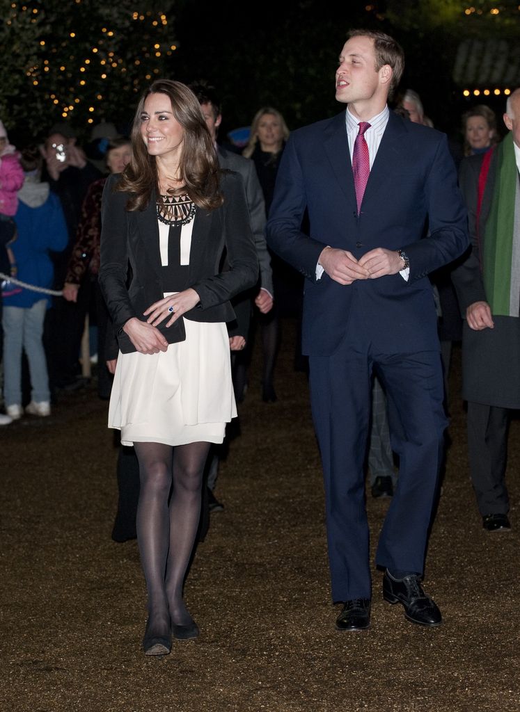 Pangeran William dan Kate Middleton Tiba di Pertunjukan Natal Dalam Bantuan Kepercayaan Remaja Kanker Di Thursford Collection, Norfolk pada tahun 2010