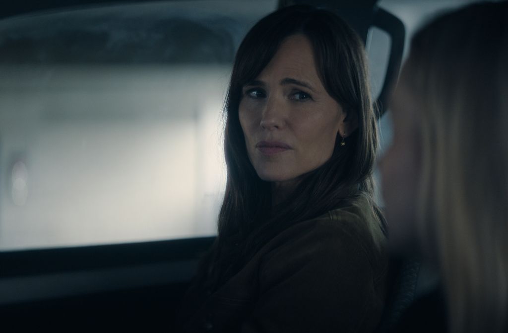 Jennifer Garner plays mother Hannah in The Last Thing He Told Me