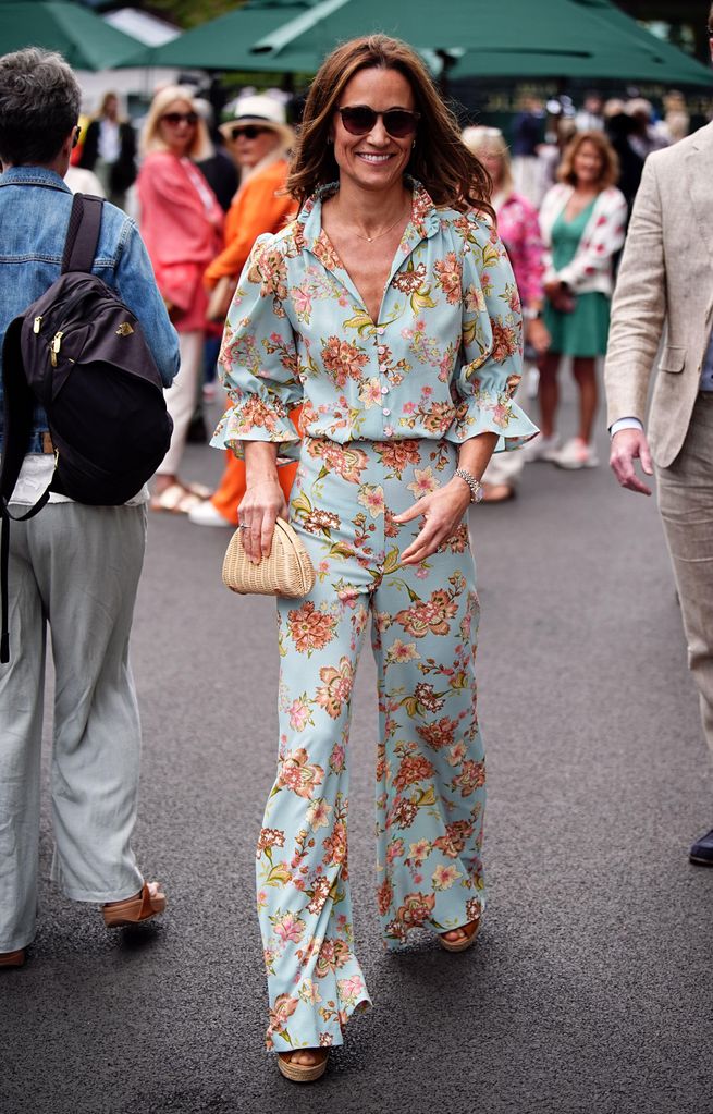 Pippa Middleton dalam setelan pirus