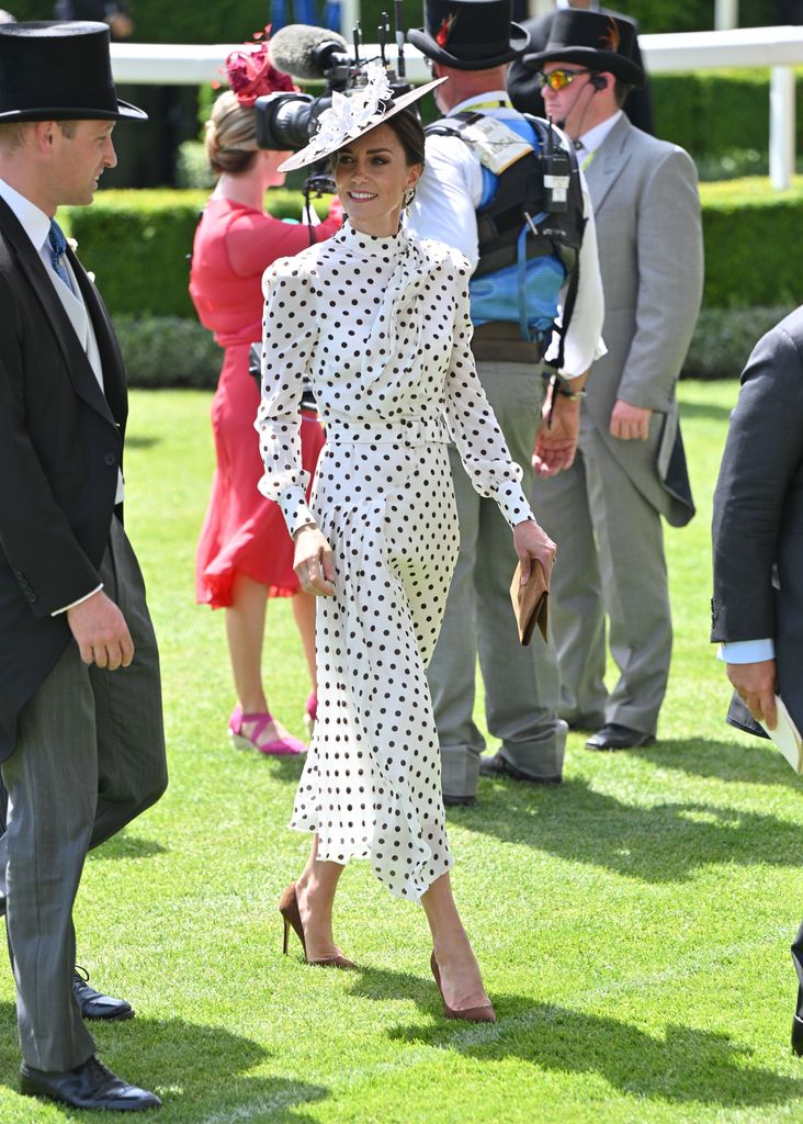 Kate Middleton Mengenakan Polka Dot Alessandra Gaun Rich di Royal Ascot 2022