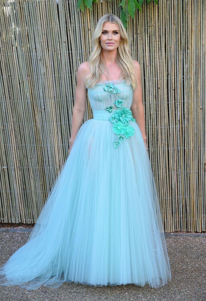   Lady Kitty Spencer dengan gaun biru