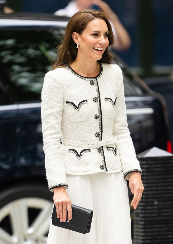 Princess of Wales memilih kopling Chanel Demure