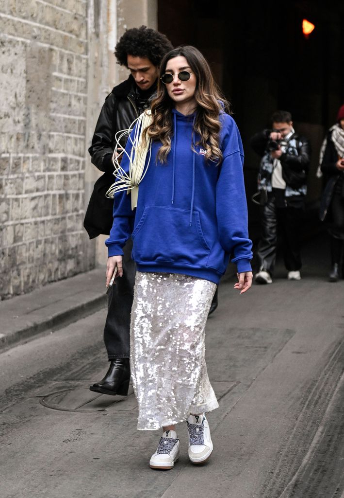 Rok payet dengan hoodie street style