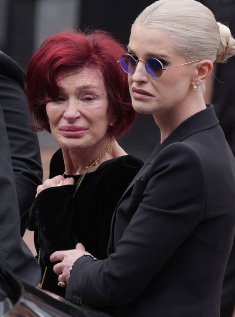Kelly and Sharon Osbourne