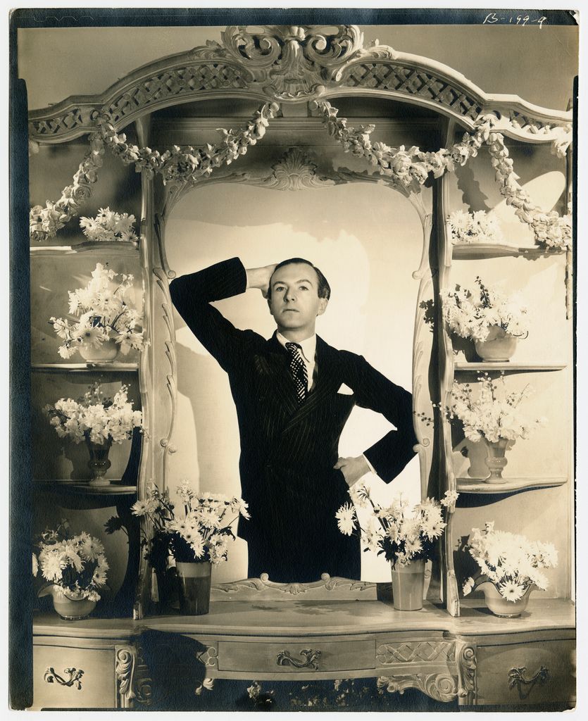 Fotografer Cecil Beaton, yang dihormati oleh Hollywood, bangsawan, dan masyarakat kelas atas