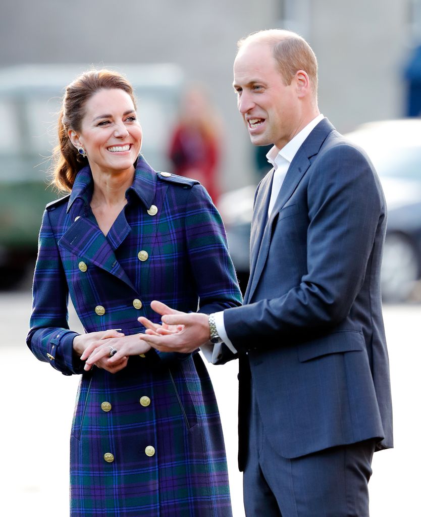 Catherine, Duchess of Cambridge dan Pangeran William, Duke of Cambridge menjadi tuan rumah pemutaran film drive-in 'Cruella' Disney untuk pekerja NHS Skotlandia di The Palace of Holyroodhouse pada 26 Mei 2021 di Edinburgh, Skotlandia