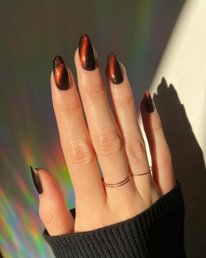 Gold Foil Nails Take Center Stage in 2025