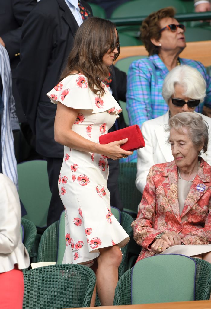   Pippa Middleton menghadiri hari pertama Kejuaraan Tenis Wimbledon di Wimbledon pada 27 Juni 2016 di London, Inggris.  
