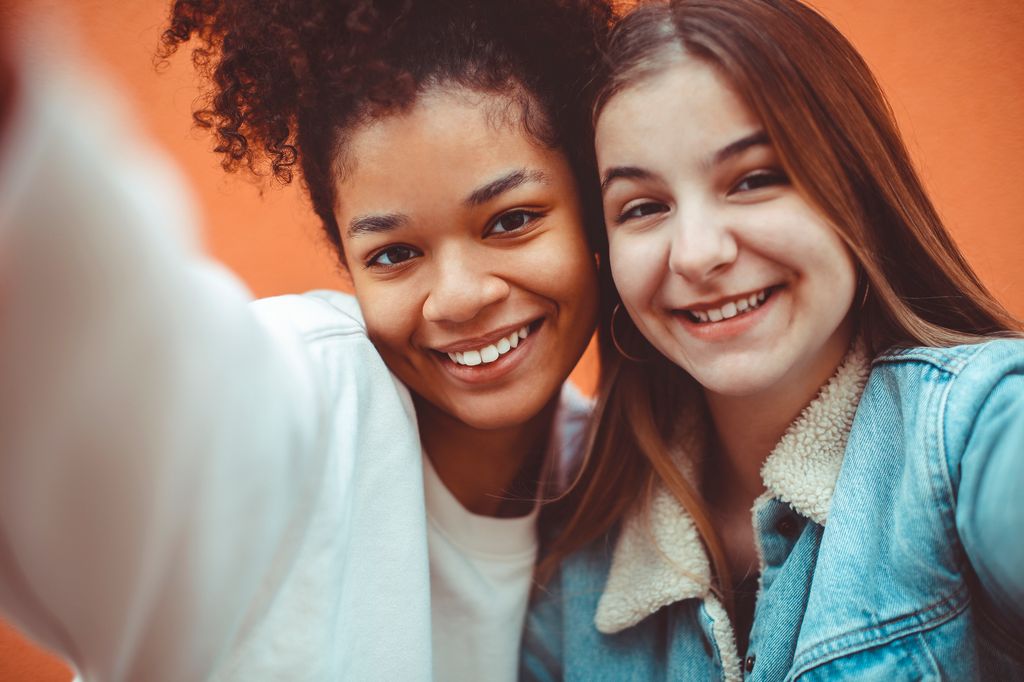teenager best friends