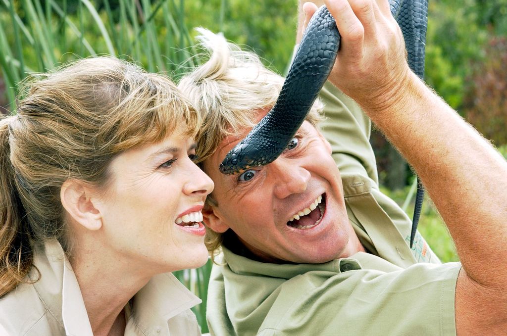 SAN FRANCISCO - JUNE 26:  ***EXCLUSIVE*** "The Crocodile Hunter", Steve Irwin, (R) shows a snake to his wife Terri (L) at the San Francisco Zoo on June 26, 2002 in San Francisco, California. Irwin is on a 3-week tour to promote the release of his first feature film, "The Crocodile Hunter: Collision Course" is due in theaters July 12th.  (Photo by Justin Sullivan/Getty Images) 